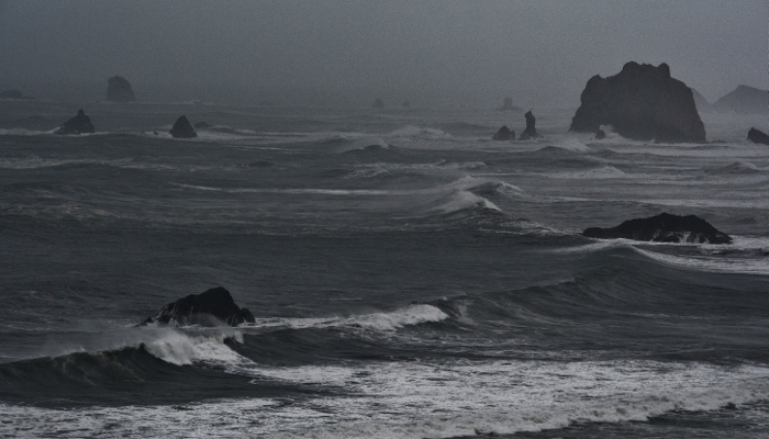 waves coming in to shore